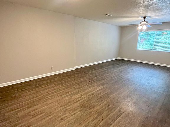5th image of 3710 Wyandotte St APT 11
