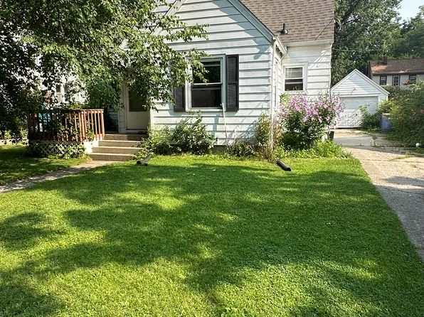 107 Rosemary St SE, Grand Rapids, MI 49507