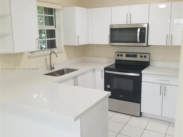 170 NE 142nd St #3, Miami, FL 33161