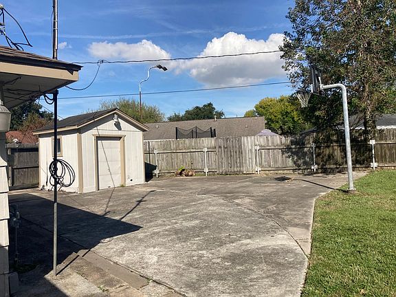 4th image of 1205 N Kaufman Dr