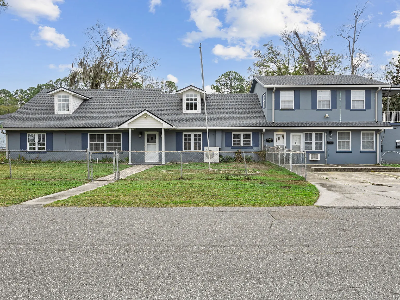 5340 Kingsbury Street — Photo 2
