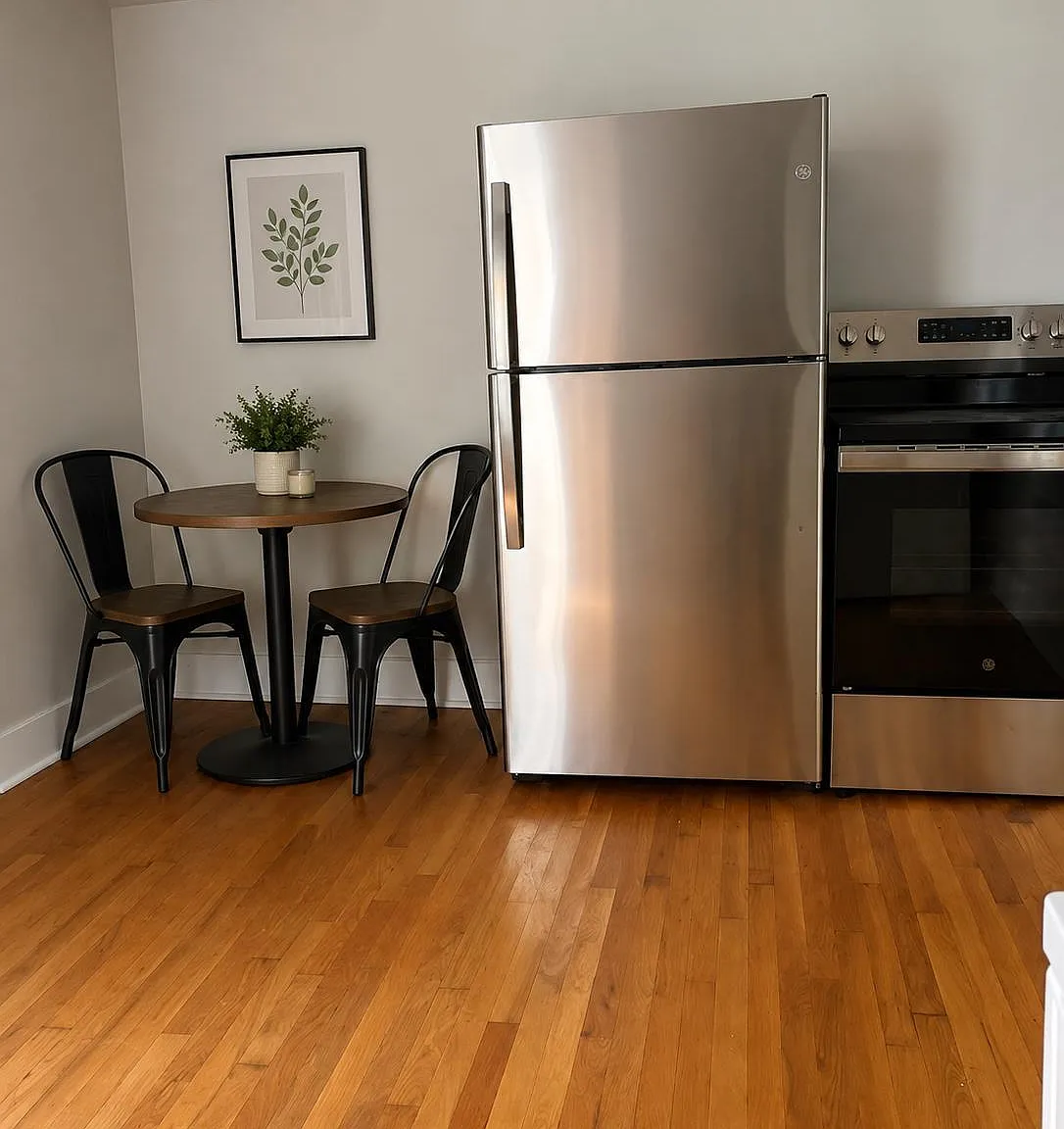 2 bed, 1.0 bath, $925 — Photo 3
