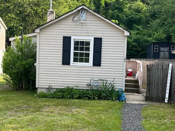 108 Greenwood Ave, Pine Hill, NJ 08021