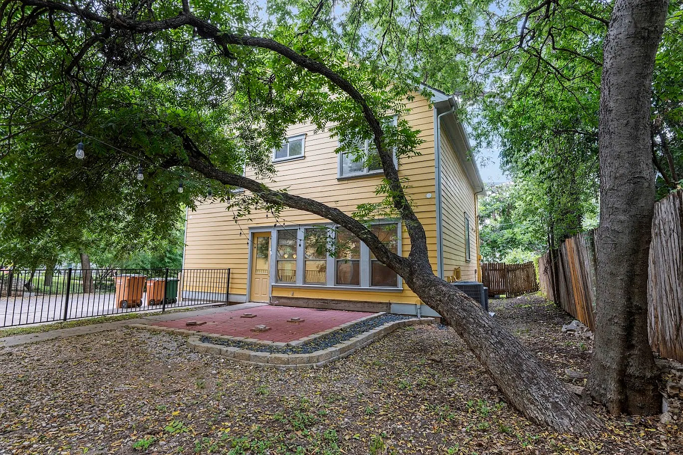 7 bed, 2640 sqft, $7,500 — Photo 2