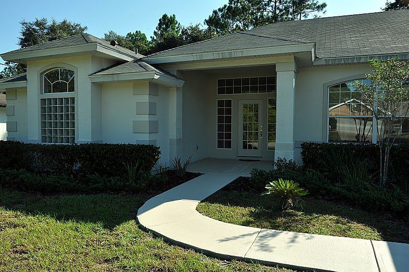 1st image of 18 Woodbury Dr