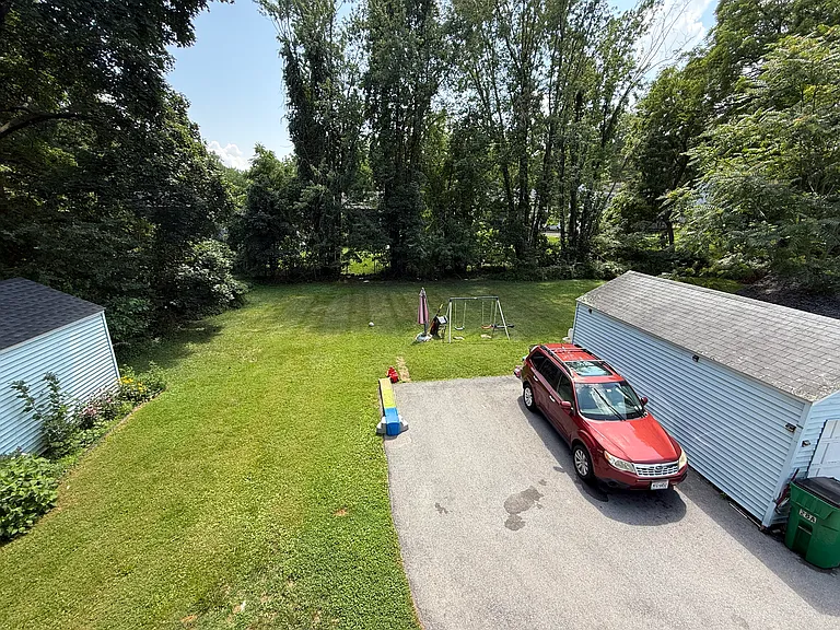 28 College Ave #B — Photo 15