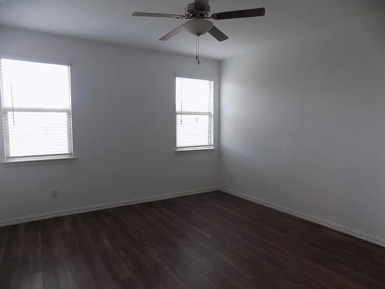 506 Saffron St — Photo 11