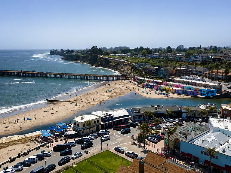 Capitola Venetian Apartments — Photo 9