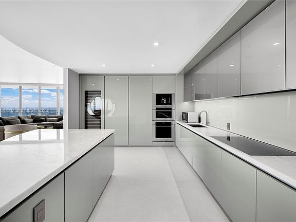 3rd image of 18975 Collins Ave #4200