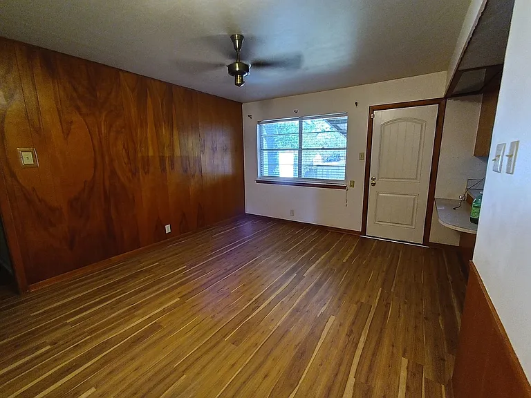 1402 Hillcrest Dr — Photo 10