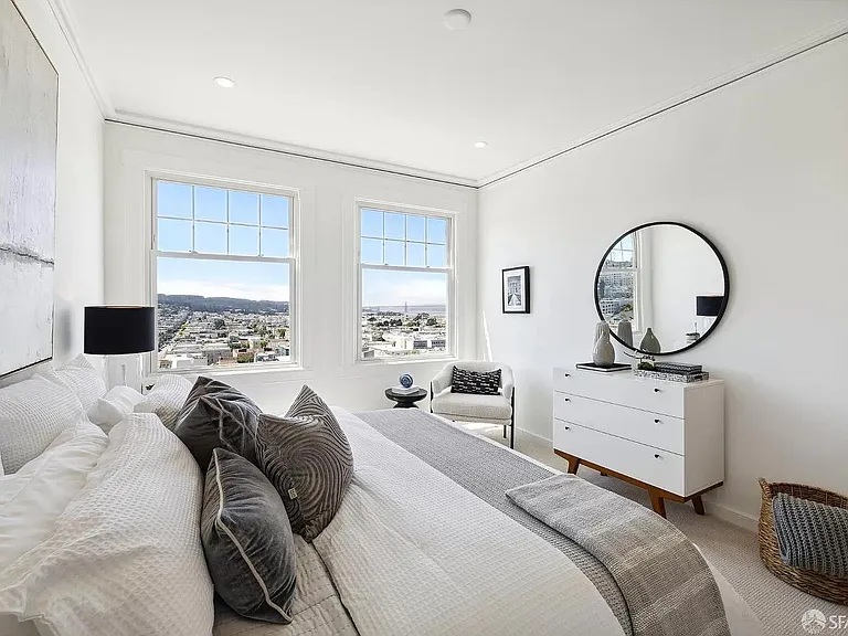 Master bedroom w Golden Gate and city views