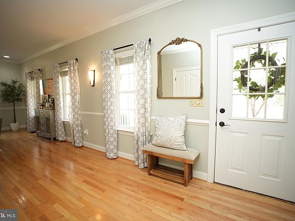 3rd image of 42921 Hungerford Ct