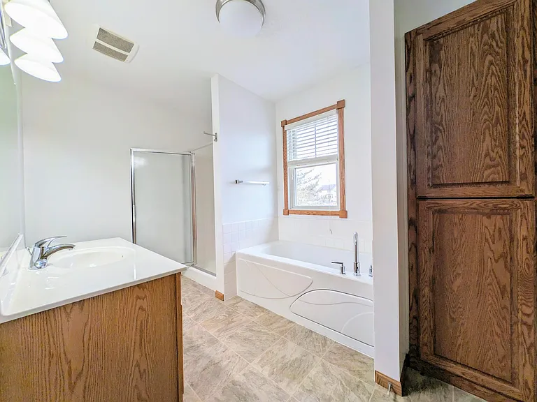 1911 Red Maple Ln — Photo 9