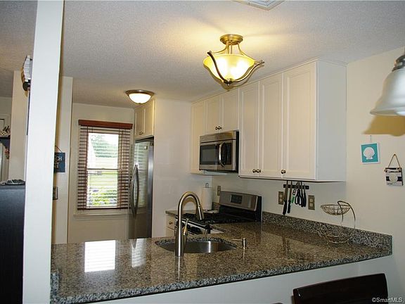 3rd image of 71 Butternut Ln #71