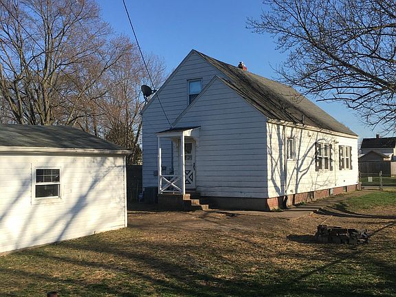 3rd image of 919 Miner St