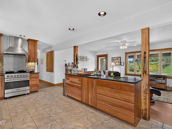 4th image of 745 Quarter Branch Rd