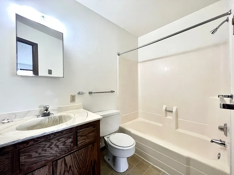 211 S Main St #8 — Photo 3