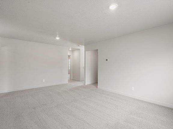 SLC_Aspen_ 4251_Landing_A_943-N-200-East-Santaquin-UT.jpg