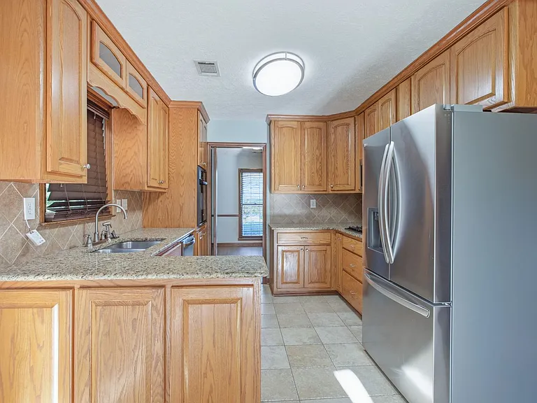 3942 Ashmore Dr — Photo 8