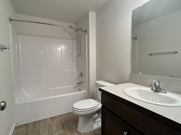 5th image of 1023 W Aspen Rd
