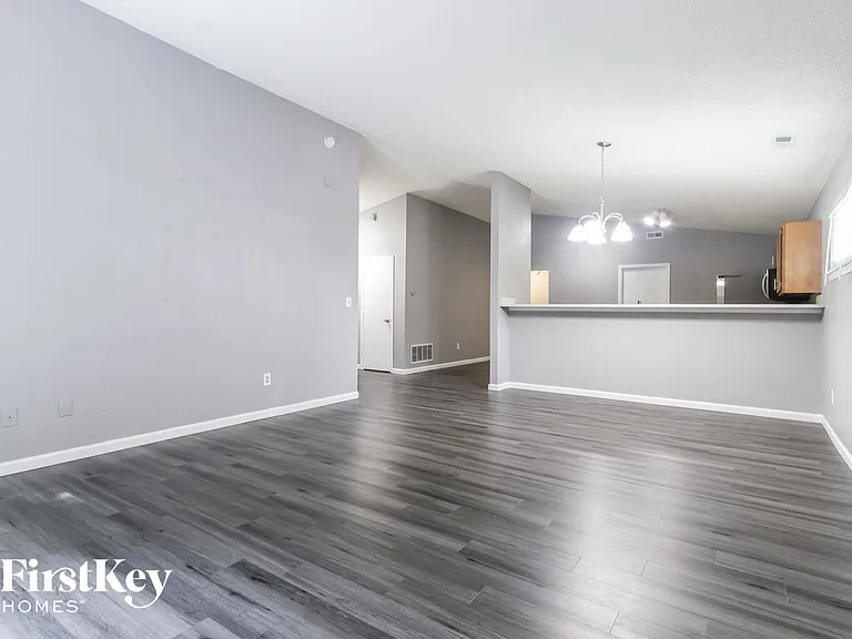 3940 Burningbush Dr — Photo 2
