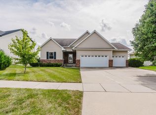 615 Prairie Meadows Dr, Heyworth, IL 61745
