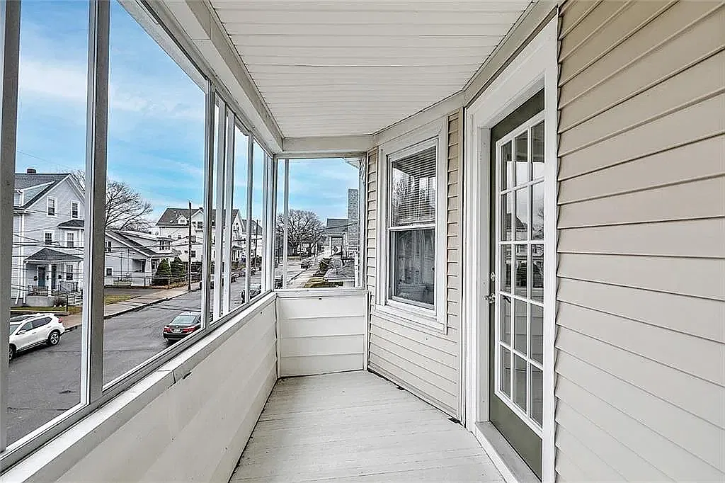3 bed, 1040 sqft, $2,400 — Photo 4