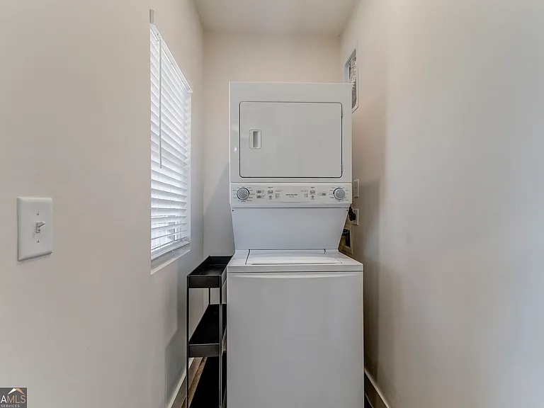 77 Chateau Dr — Photo 7