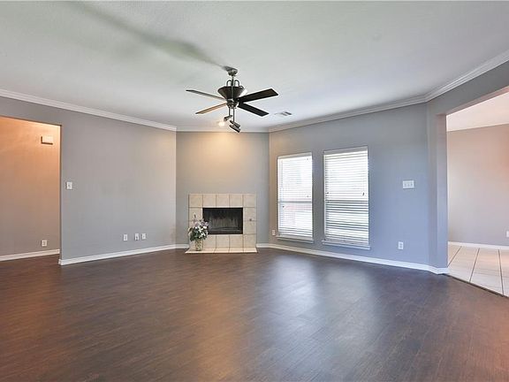 3rd image of 328 Sagebrush Trl