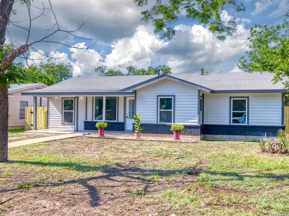 208 W Sabinal, Uvalde, TX 78801