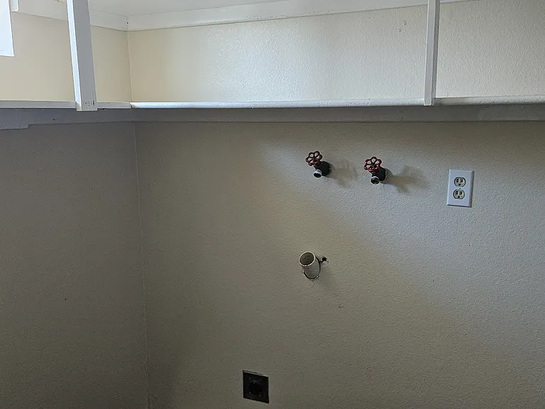 2411 Kensington Ave — Photo 10
