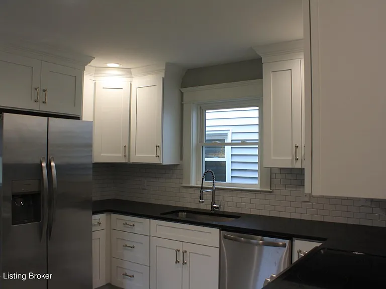 1101 E Saint Catherine St — Photo 6