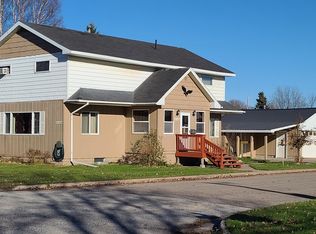 917 Lizzie St, Sault Sainte Marie, MI 49783