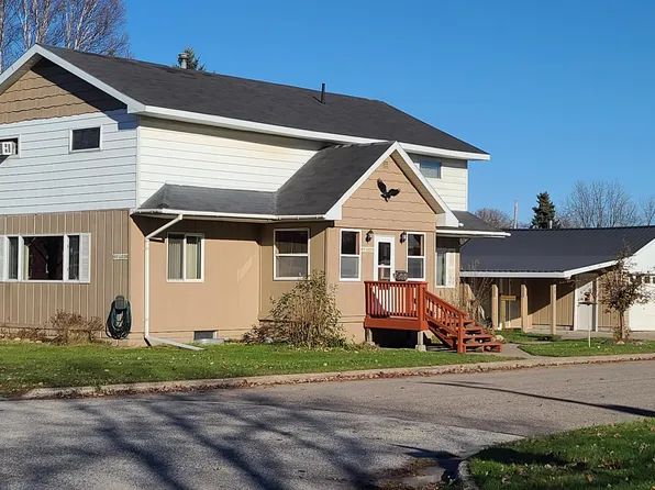 917 Lizzie St, Sault Sainte Marie, MI 49783