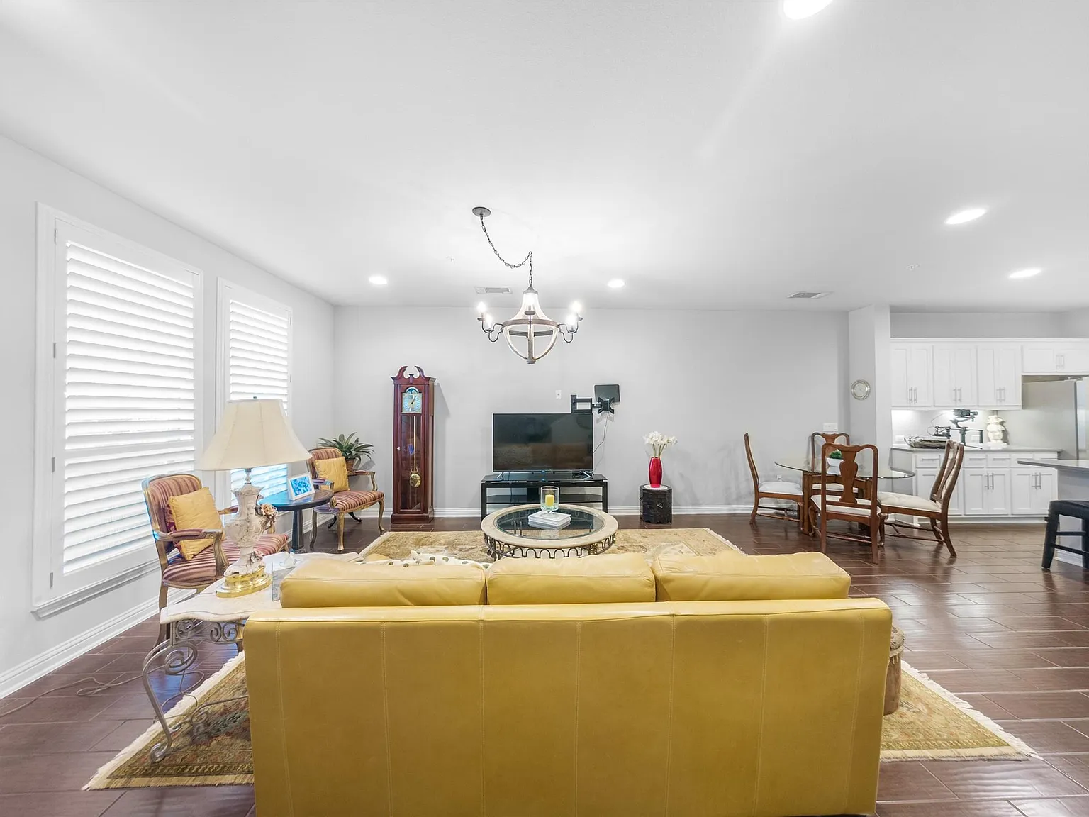 3 bed, 2.5 bath, 1779 sqft, $2,100 — Photo 3