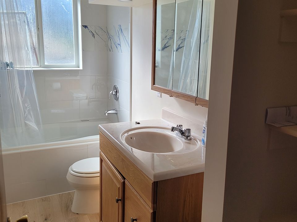 2nd image of 551 Colonial St