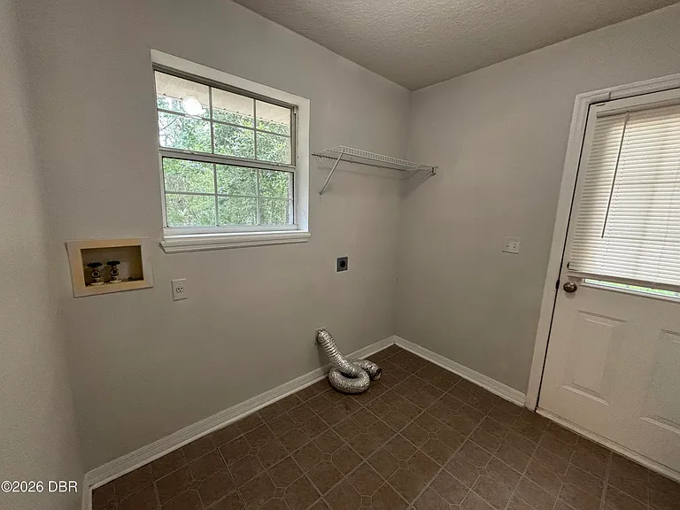 35 Rae Dr — Photo 13