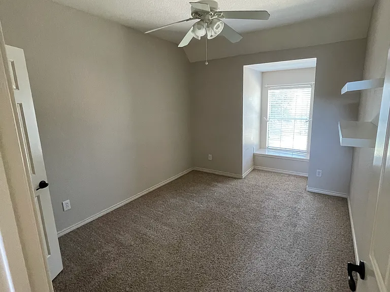 425 Waterside Dr — Photo 10