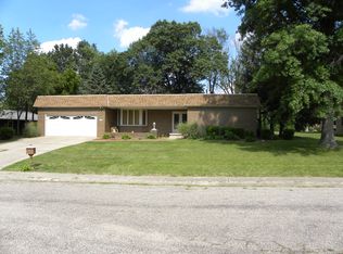 108 Allenwood Dr, Paris, IL 61944