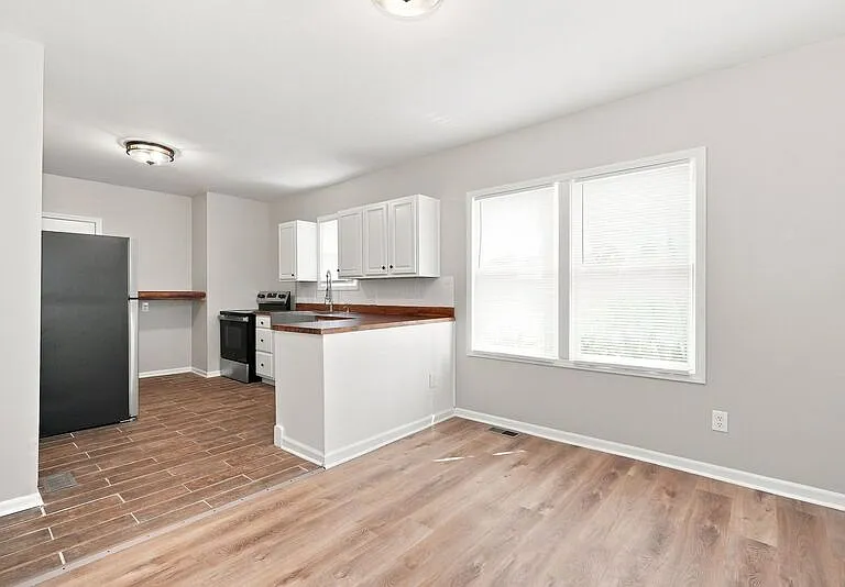 846-848 Reinhard Ave #846 — Photo 6