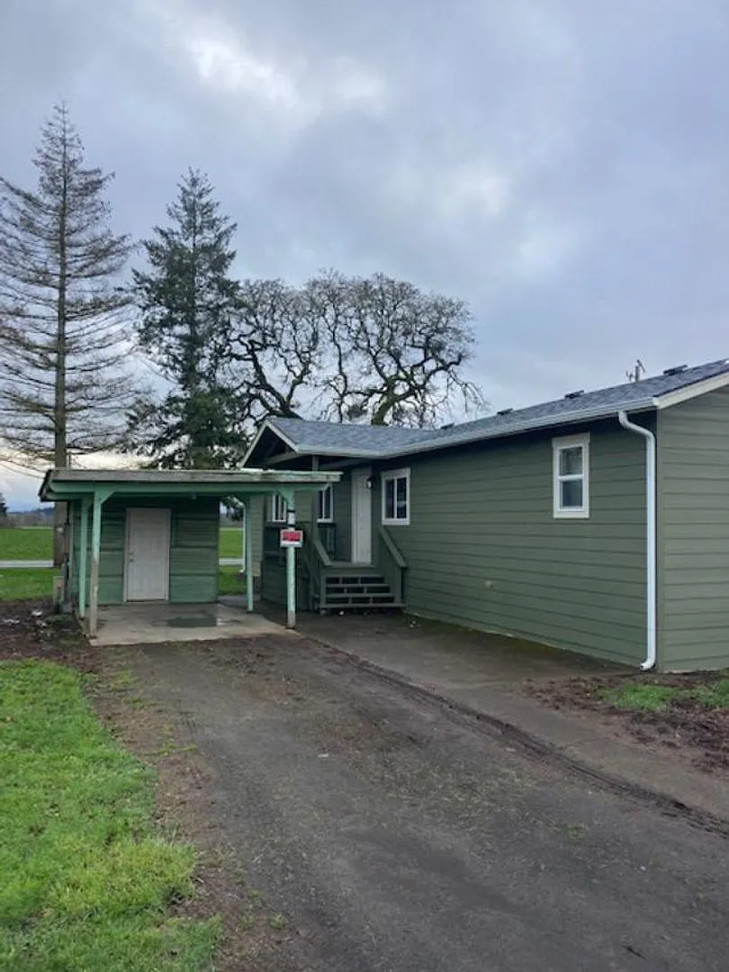 727 Talbot Rd SE — Photo 1