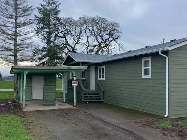 727 Talbot Rd SE — Photo 1