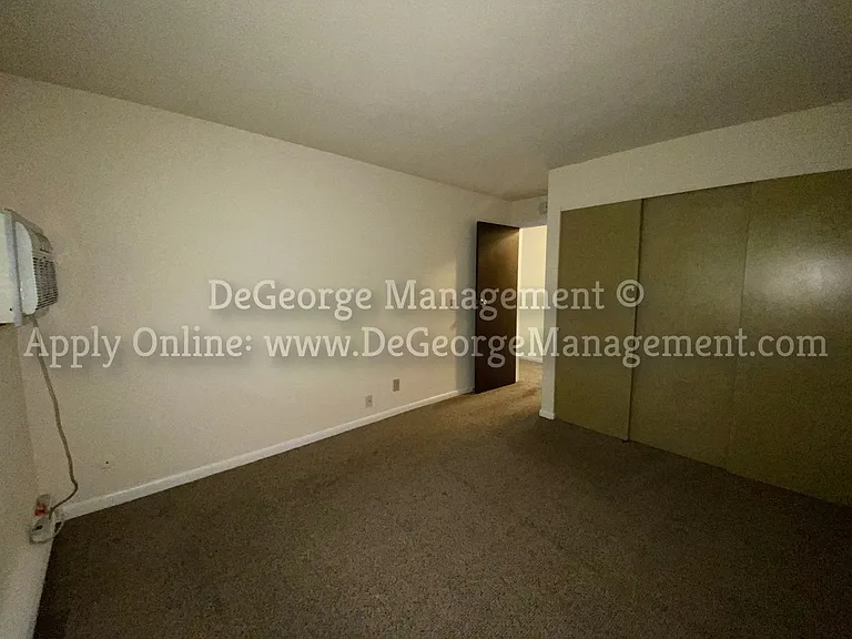 Woodside Court Apartments — Photo 32