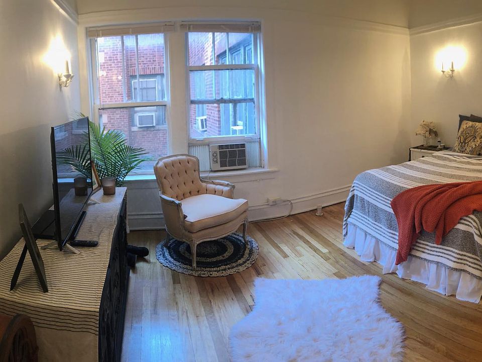 1st image of 633 W Arlington Pl #19