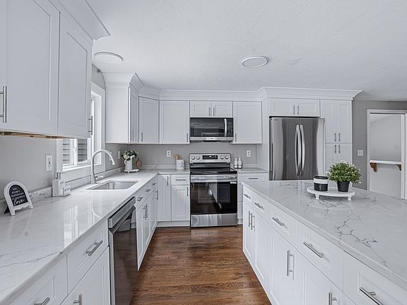 2nd image of 2625 Lewis St