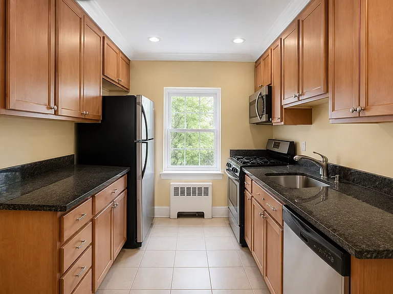 652 Washington St #3A — Photo 1