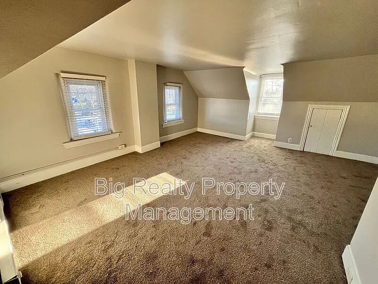 235 E Main St #2F — Photo 8