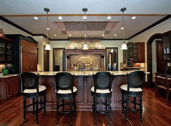 BAR SEATING IN KITCHEN