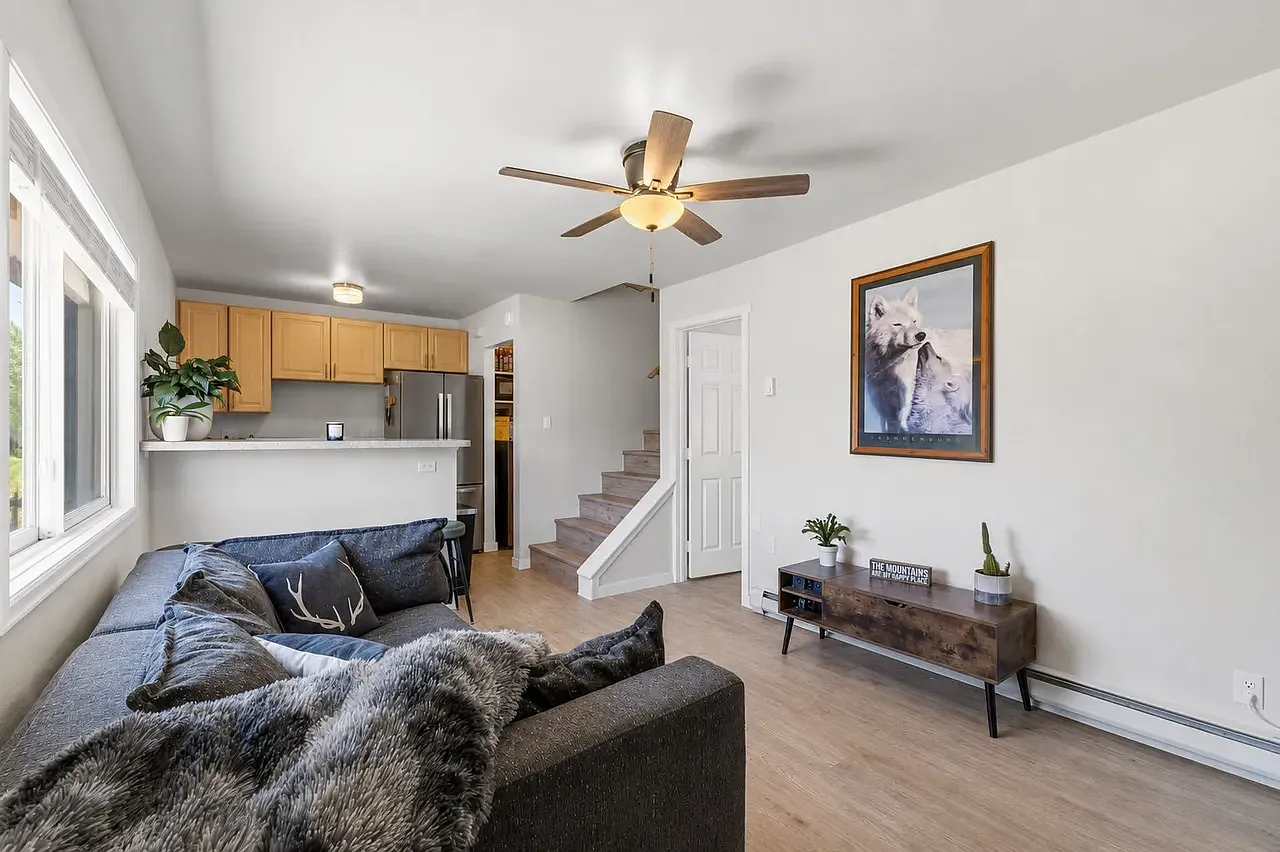 2 bed, 708 sqft, $2,600 — Photo 2