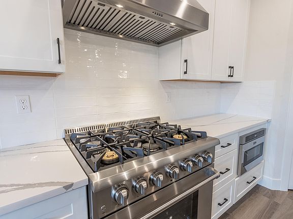 4th image of 4854 Sierra Ct #16
